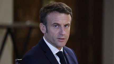 Le président français, Emmanuel Macron, lors d'un déjeuner de travail au palais royal de Jordanie, à Amman, le 21 décembre 2022. (LUDOVIC MARIN / SIPA)