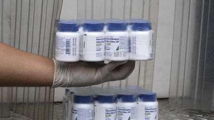 Des pilules d'hydroxychloroquine dans un hôpital du Salvador, le 21 avril 2020.&nbsp; (YURI CORTEZ / AFP)