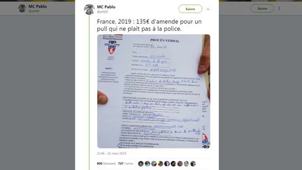 Un tweet montre un PV dressé par un policier lors de la manifestation des "gilets jaunes", samedi 23 mars à Paris.&nbsp; (P4BL0 / TWITTER)