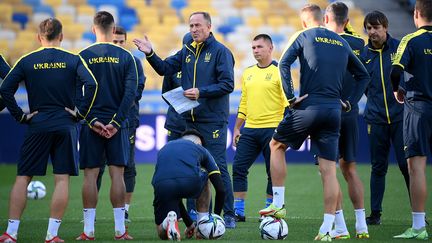 Les Ukrainiens à l'entraînement au stade olympique de Kiev à la veille de leur match contre la France, le 3 septembre (FRANCK FIFE / AFP)