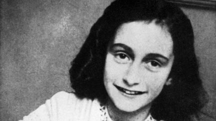 Un portrait de la jeune Anne Frank &agrave; Amsterdam (Pays-Bas), avant sa d&eacute;portation par les nazis en 1944. (AFP)