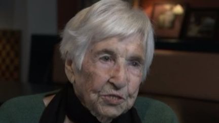 Esther Bejarano est l'une des dernières survivantes de l'orchestre des femmes d'Auschwitz. Elle témoigne.&nbsp; (france 2)