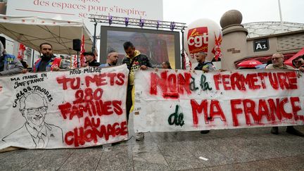 La CGT manifeste devant le Mondial de l'auto à Paris, 17 octobre 2024. (ALAIN JOCARD / AFP)