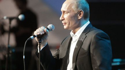 Poutine, le crooner. (RIA NOVOSTI / REUTERS)