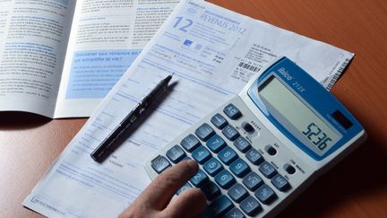 Les parents d'&eacute;tudiants b&eacute;n&eacute;ficient d'une r&eacute;duction d'imp&ocirc;t sur le revenu de 183 euros par enfant. (MIGUEL MEDINA / AFP)