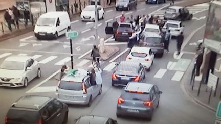 Un cortège de mariage filmé à Roubaix (Nord), le 8 mars 2019. (PAGE FACEBOOK POLICE MUNICIPALE DE ROUBAIX)