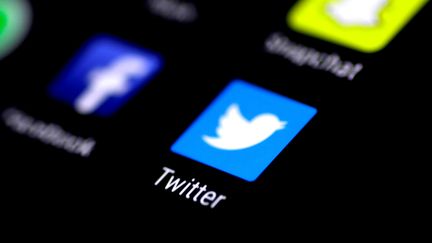 Plus de dix ans après sa création, Twitter est en proie à des difficultés financières et tente de se renouveler. (THOMAS WHITE / REUTERS)