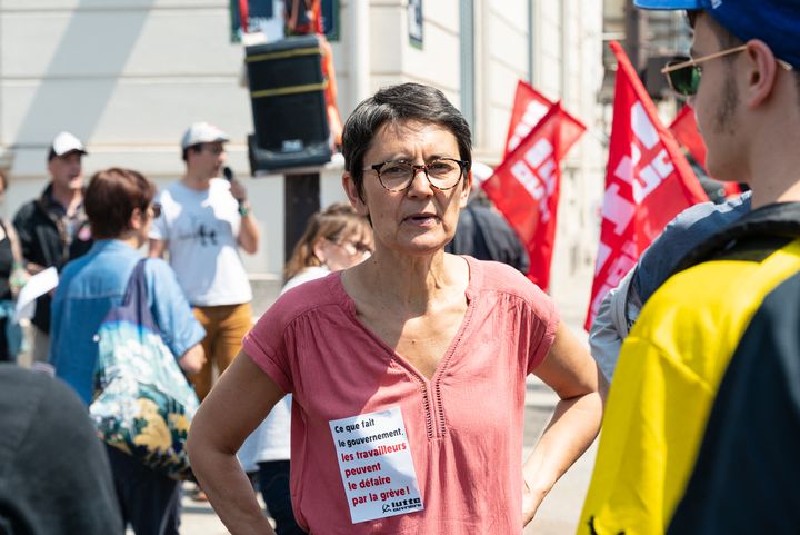 La porte-parole de Lutte ouvrière Nathalie Arthaud, lors d'une manifestation contre la réforme des retraites à Paris, le 6 juin 2023. (SAMUEL BOIVIN / NURPHOTO / AFP)