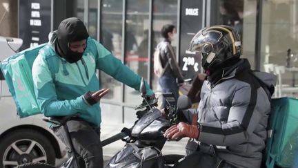 Des livreurs à domicile à Nantes (Loire-Atlantique). (CAPTURE ECRAN FRANCE 2)