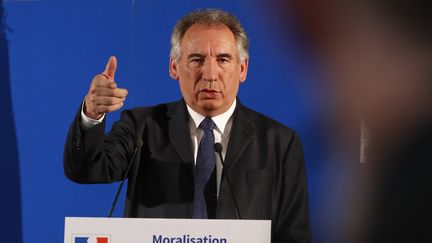 François Bayrou devant les journalistes pour présenter sa loi sur la moralisation de la vie publique, le 1er juin 2017, à Paris. (FRANCOIS GUILLOT / AFP)