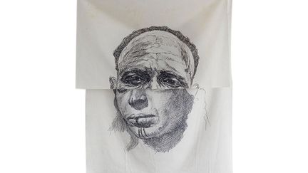 Nidhal Chamekh est né en 1985 à Dahmani en Tunisie. Son travail se situe à l'intersection du biographique et du politique, du vécu et de l'historique, de l'événement et de l'archive. Du dessin aux installations, de la photographie aux vidéos, ses œuvres dissèquent la constitution de notre identité contemporaine.&nbsp; &nbsp; (NIDHAL CHAMEKH)