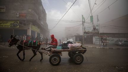 Des frappes aériennes israéliennes ont visé la ville de Rafah, dans le sud de la bande de Gaza, le 20 novembre 2023. (MOHAMMED SABER / EPA)