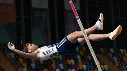 Kevin Mayer a remporté le seul titre européen du clan tricolore, dimanche 5 mars 2023, à Istanbul. (OZAN KOSE / AFP)