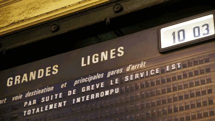 &nbsp; (Jeudi, la grève à l'appel de trois syndicats (CGT, Unsa, SUD) a été suivie par 15,2% des personnels, toutes catégories confondues, contre 17% la veille, selon la SNCF © MaxPPP)