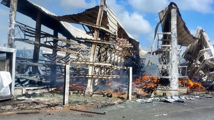 Incendie d'une entreprise de Ducos en Martinique (11 octobre 2024) (Fabienne Léonce)