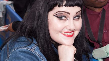 Beth Ditto ou l'anti tutorial "Je ma&icirc;trise la pose de l'eye-liner". (REX / SIPA)