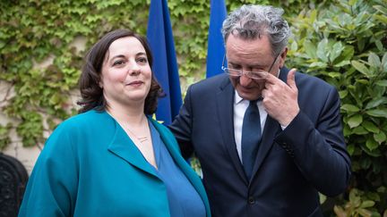 Emmanuelle Cosse participe à la passation de pouvoirs au ministère du Logement&nbsp;avec son successeur Richard Ferrand, à Paris, le 17 mai 2017. (MAXPPP)