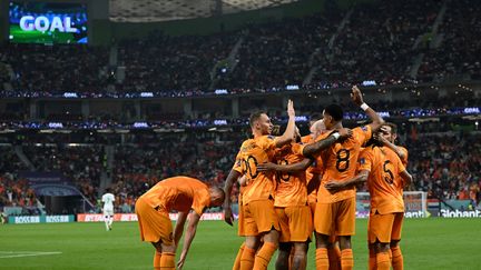 Le bonheur des Néerlandais, vainqueurs du Sénégal lors de leur entrée en lice dans la Coupe du monde, le 21 novembre 2022. (OZAN KOSE / AFP)