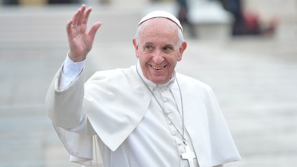 Le pape Fran&ccedil;ois place Saint-Pierre au Vatican le 14 octobre 2015. (SILVIA LORE / NURPHOTO / AFP)