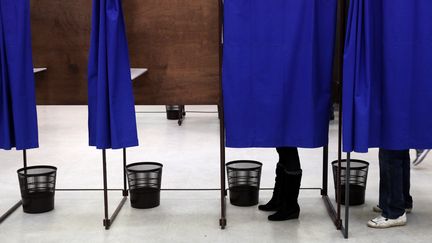 Un bureau de vote à Lille (Nord) le 29 mars 2015. (CITIZENSIDE / THIERRY THOREL / AFP)