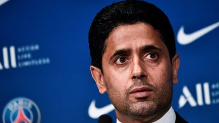 Le président du PSG, Nasser Al-Khelaïfi lors d'une conférence de presse au Parc des Princes, à Paris, le 11 août 2021. (STEPHANE DE SAKUTIN / AFP)