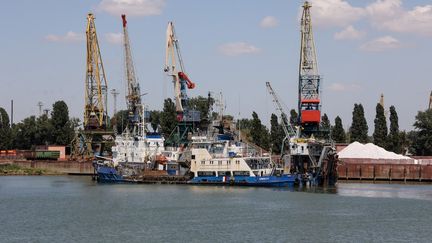 Le port d'Izmaïl (Ukraine), situé face à la Roumanie, le 21 juillet 2022. (SERGII KHARCHENKO / NURPHOTO / AFP)