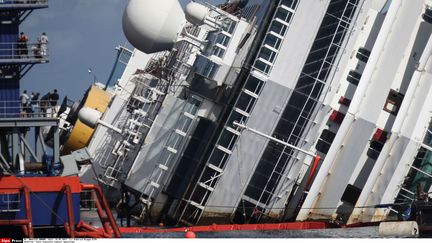 L'&eacute;pave du "Costa Concordia" pr&egrave;s de l'&icirc;le italienne du Giglio, le 16 septembre 2013. (SCOPPA FREDERICO / SIPA)