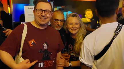 Stéphane Chiffre, président des Eurofans français, avec un tee-shirt de La Zarra (BENJAMIN ILLY / FRANCEINFO)