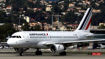 &nbsp; (Un avion Air France sur le tarmac de l'aéroport de Nice, ce dimanche 4 octobre © MaxPPP)