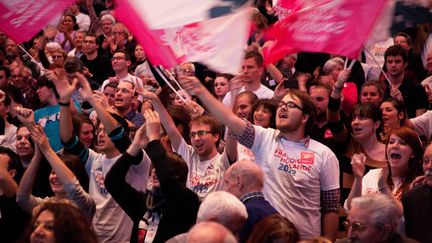 Lors de son discours le 24 janvier 2012 &agrave; Toulon (Var), le candidat socialiste &agrave; la pr&eacute;sidentielle Fran&ccedil;ois Hollande a dragu&eacute; les classes moyennes.&nbsp; (ROMAIN BEURRIER / MAXPPP)