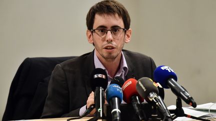 Quentin Guillemain, président d'une association de victimes du lait infantile Lactalis, s'exprime lors d'une conférence de presse, le 12 janvier 2018, à Paris. (CHRISTOPHE SIMON / AFP)