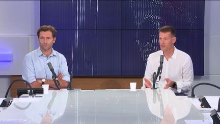 Le&nbsp;Pr&nbsp;Xavier Lescure, médecin spécialiste en maladies infectieuses à l’hôpital Bichat, et le&nbsp;Dr Vincent Enouf, responsable adjoint du Centre national de référence des virus respiratoires à l'Institut Pasteur, invités du "8h30 franceinfo", lundi 3 août 2020. (FRANCEINFO / RADIOFRANCE)