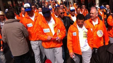 Les m&eacute;tallos de l'aci&eacute;rie de Florange (Moselle) &agrave; Paris, le 6 avril 2012. (YVES JUNQUA / FRANCE 2)