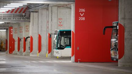 Dépôt de bus de la&nbsp;RATP&nbsp;Jourdan-Corentin-Issoire, à Paris (14e arrondissement), en novembre 2017. (MAXPPP)