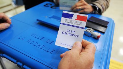 Le pr&eacute;sident Fran&ccedil;ois Hollande a envisag&eacute;, le 6 mai 2014, un report des &eacute;lections r&eacute;gionales et cantonales de 2015 en 2016. (XAVIER LEOTY / AFP)