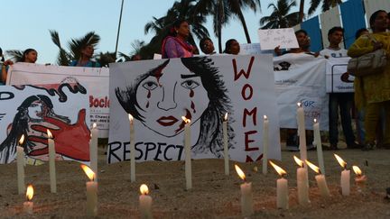 Des Indiens manifestent contre les violences faites aux femmes, le 27 d&eacute;cembre 2012 &agrave; Bombay (Inde). (PUNIT PARANJPE / AFP)