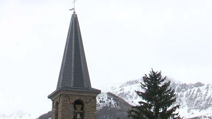 Disparition du petit Émile : le hameau du Haut-Vernet sous le choc après la découverte des ossements du petit garçon (Franceinfo)