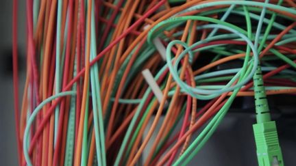 L'installation de la fibre peut ne pas se passer comme prévu.&nbsp;Le raccordement à la fibre est confié le plus souvent à des&nbsp;techniciens autoentrepreneurs&nbsp;pas toujours formés.&nbsp;Un journaliste d'Envoyé spécial s'est fait embaucher chez un sous-traitant, et le résultat est inquiétant... (FRANCE 2)