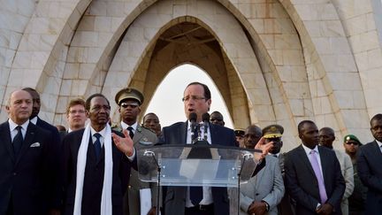 Fran&ccedil;ois Hollande lors de son discours &agrave; Tombouctou (Mali), le samedi 2 f&eacute;vrier 2013. (ERIC FEFERBERG / AFP)