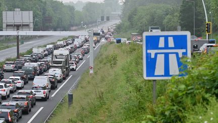 L'A13 à Vaucresson (Hauts-de-Seine), le 22 avril 2024. (HENRIQUE CAMPOS / HANS LUCAS / AFP)