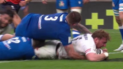 L'Angleterre est en forme lors de cette 2e journée du Tournoi des VI nations contre l'Italie (14-0). L'essai d'Ollie Chessum sanctionne les Italiens, en infériorité numérique après le carton jaune reçu par Lorenzo Cannone.