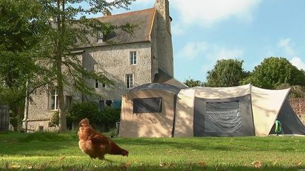 Loisirs : le camping chez les particuliers séduit les Français (France 2)