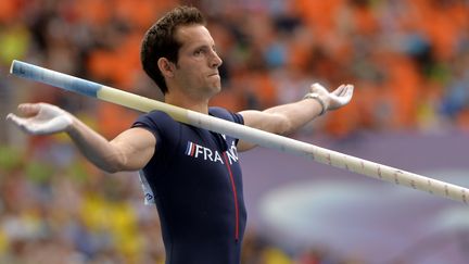 Le champion olympique Renaud Lavillenie a remport&eacute; la m&eacute;daille d'argent en finale du saut &agrave; la perche des Mondiaux d'athl&eacute;tisme, le 12 ao&ucirc;t 2013 &agrave; Moscou (Russie). (ERIC LALMAND / BELGA MAG / AFP)