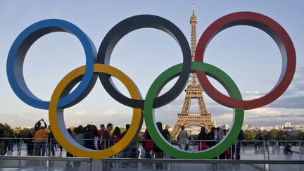 Le compter à rebours à commencer… Dans 500 jours, la France accueillera les Jeux olympiques. Que pensent les Français de ce grand évènement ? Le journaliste Adrien Rohard leur a posé la question. (MICHEL EULER / AP)