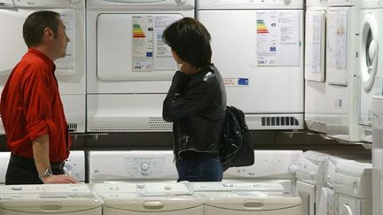 L'étiquette affichera la consommation d'eau (en litres) pour 220 cycles de lavage-linge ou 280 cycles de lave-vaisselle (AFP)