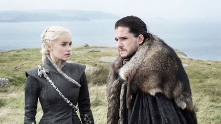 Emilia Clarke et Kit Harrington incarnent respectivement &nbsp;Daenerys Targaryen et Jon Snow dans la série "Game of Thrones". (HBO)