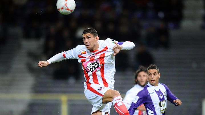 Le capitaine d'Ajaccio, Carl Medjani, lors de la victoire de son &eacute;quipe &agrave; Toulouse, le 10 novembre 2012. (REMY GABALDA / AFP)