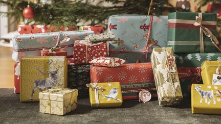 La&nbsp;DGCCRF met en garde contre les dangers de certains cadeaux en vente sur internet, et notamment leur toxicité. (Photo d'illustration) (WESTEND61 / GETTY IMAGES)