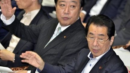 Le Premier ministre japonais Naoto Kan et le ministre des Finances Hideki Noda devant la Chambre basse (19 juillet 2011) (AFP / Yoshikazu Tsuno)