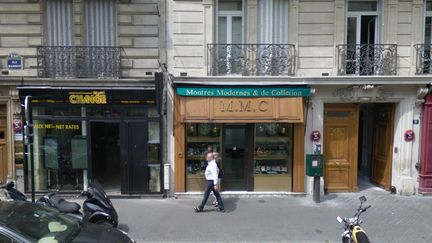 Le braquage s'est déroulé mardi 9 mai, à 11h05, au 9 rue Marbeuf, sur les Champs-Elysées à Paris (FRANCEINFO / GOOGLE STREET VIEW)